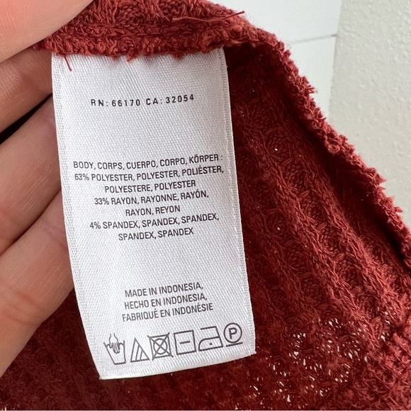 AKEMI + KIN Small Thermal Waffle Knit Twist Front Top‎ Burnt Sienna - Picture 6 of 8